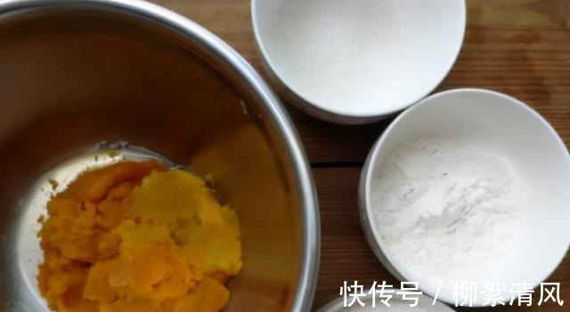 做南瓜饼时,只加糯米粉是错误的!多加这2样,南瓜饼香甜又软糯!