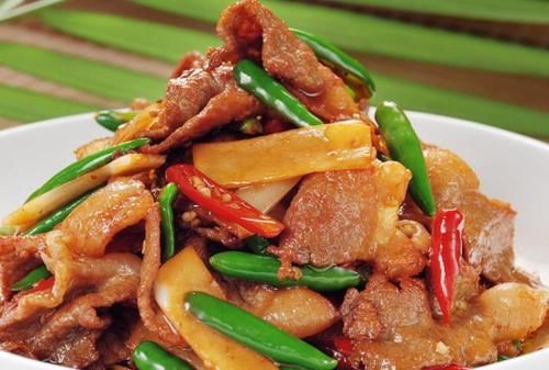 美味无比的一道家常菜，鲜香美味，肉片鲜美不腻，深受孩子们喜爱