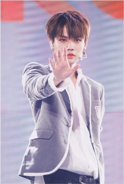 登顶|超新星网络影响力榜单:林彦俊第三,蔡徐坤跌至第二,第一力压登顶