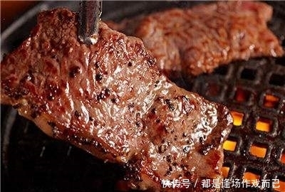 换纸|第一次去吃烤肉,服务员问我要不要换纸?我出了大“糗”!