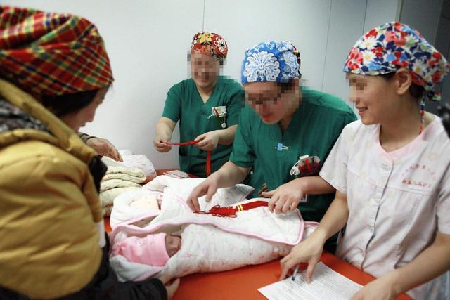 名字|爸爸姓“杨”喜得五胞胎,在登记名字的时候,直夸有文化