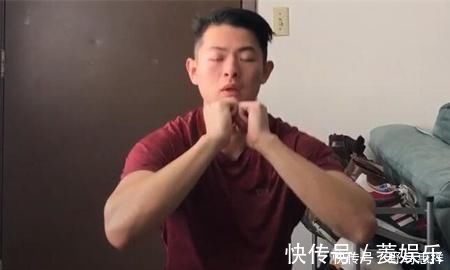 支架|小哥健身只做俯卧撑、深蹲、引体向上,坚持了1个月,看健身效果