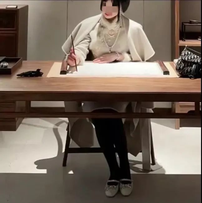 寺庙#辣眼睛！佛媛火了！女网红寺庙打擦边球！实则......网友：?悟空！快把她们拿下