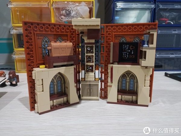 斯普劳特|老杨的玩具仓库 篇六十五：LEGO 哈利波特霍格沃兹魔法学院 2021新品 教室魔法书系列