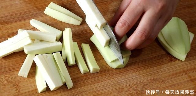 1根茄子,一块猪肉,这是茄子肉末焖面的做法,真好吃