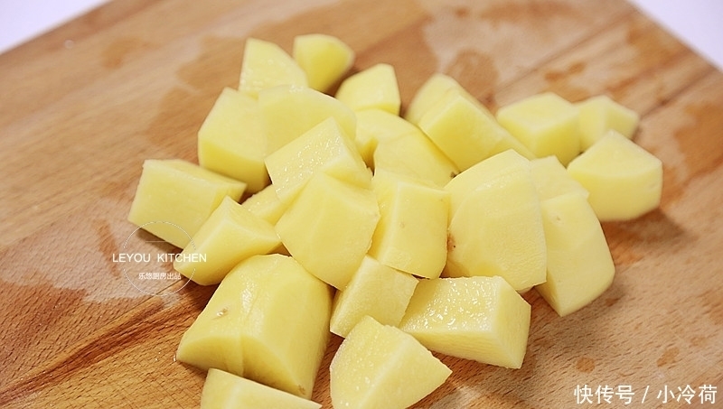 夏天的懒人焖饭,不用炒,所有料直接下锅,鸡翅嫩滑,米饭入味