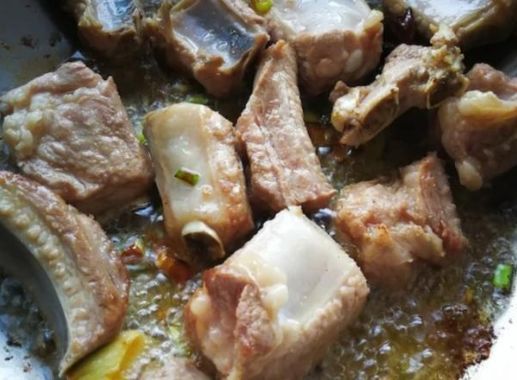 第一次把排骨和它一块炖，原来这么好吃，全家一大盘没吃够