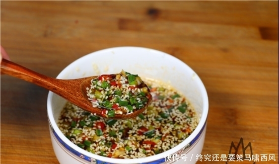 把五花肉放锅里蒸一蒸,没想到这么香,我家一周吃5次,营养美味