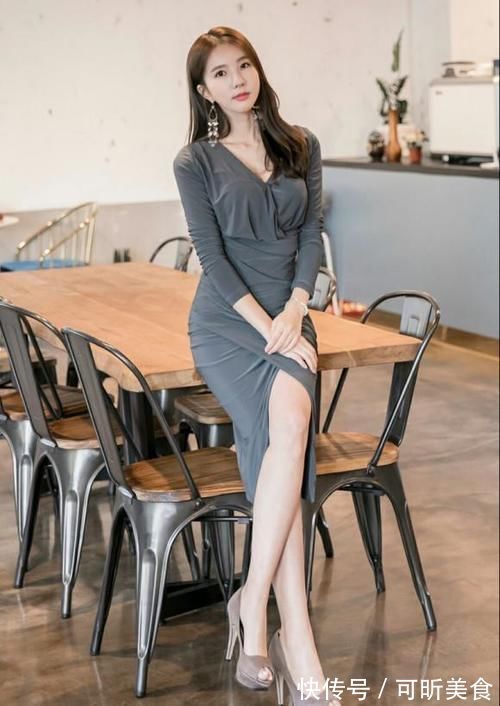 紧身|美女穿搭：小姐姐爱穿紧身连衣裙，身姿玲珑，魅力挡不住啊