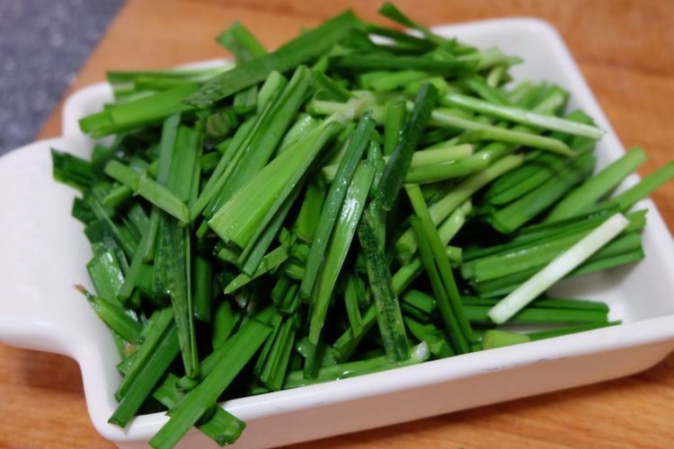 韭菜和土豆这样做,比吃肉还解馋,连吃一周也不腻