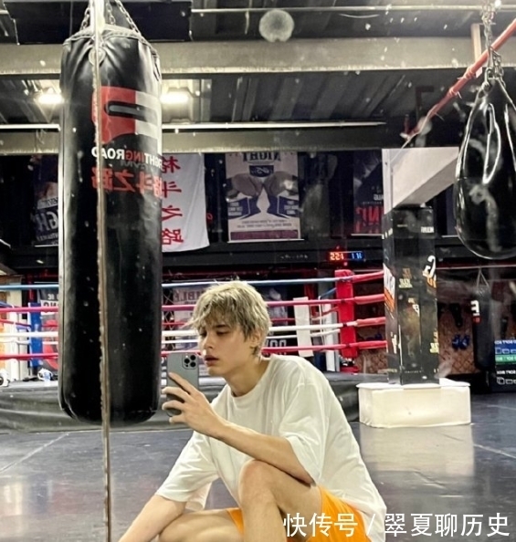 男团|27岁利路修录综艺被救护车拉走 凌晨保平安 两句话看哭粉丝