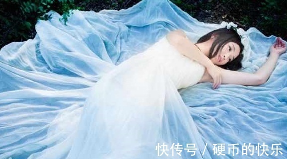 |笑话十则:常常听说酒后乱性之类的,于是我在KTV喝了一瓶五粮液