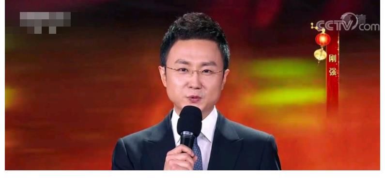 “國臉”剛強(qiáng)綜藝節(jié)目首秀鏡頭被剪光，小尼社交賬號(hào)早見端倪