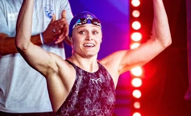 蝶泳|54秒59破世界紀(jì)錄！張雨霏再迎一大勁敵，27歲美國名將創(chuàng)造歷史