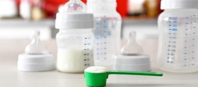 冲泡|5种错误的冲奶粉方法,影响小宝宝健康,排便干硬还影响长高!