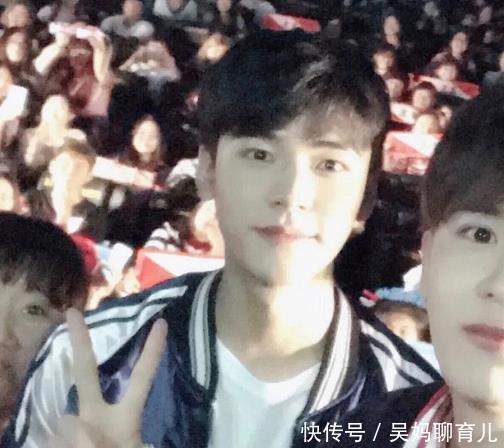 温客行 同学晒龚俊毕业照,放大截屏后看素颜生图,那么普通却自信