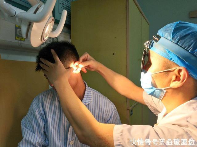 鸡皮疙瘩|7岁男童总说耳朵痒，妈妈用手电筒一看，身上的鸡皮疙瘩都起来了