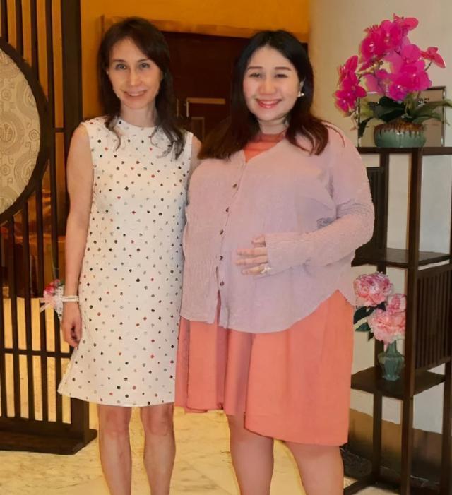 吉娜求你别再秀了,孕期完美身材,是对普通妈妈的暴击