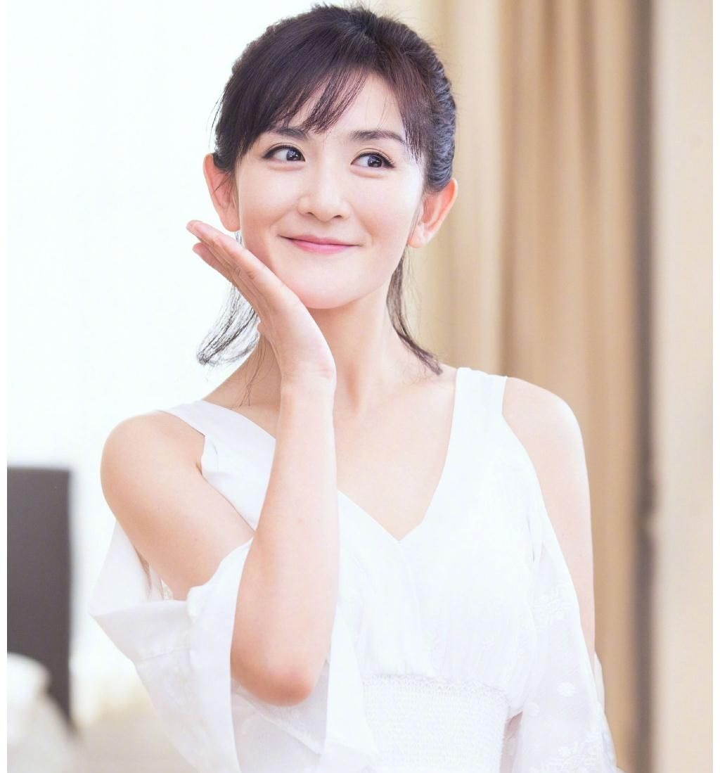 謝娜在央視僅主持一期就被換掉,央視官媒給她12字評(píng)價(jià),太真實(shí)了