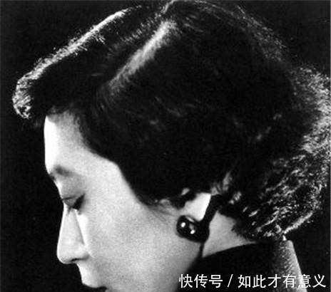 她4岁时被母亲抛弃,跟弟弟感情很好,只因4个字,从此冷漠对待!