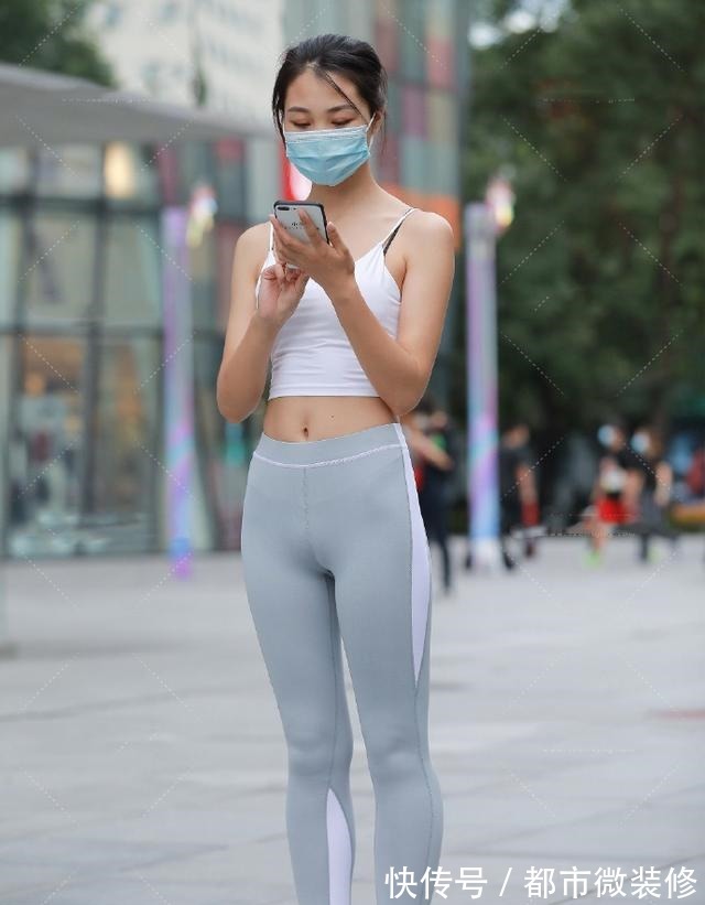 时尚 打底裤的打扮优雅随性穿出自己的格调气质，充满时尚风！