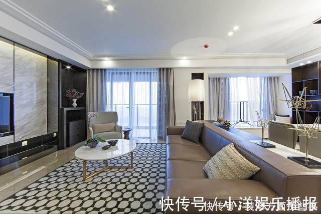 简约风|109平现代简约风采用矮柜使客厅与餐厅隔开,空间大很多空气流畅