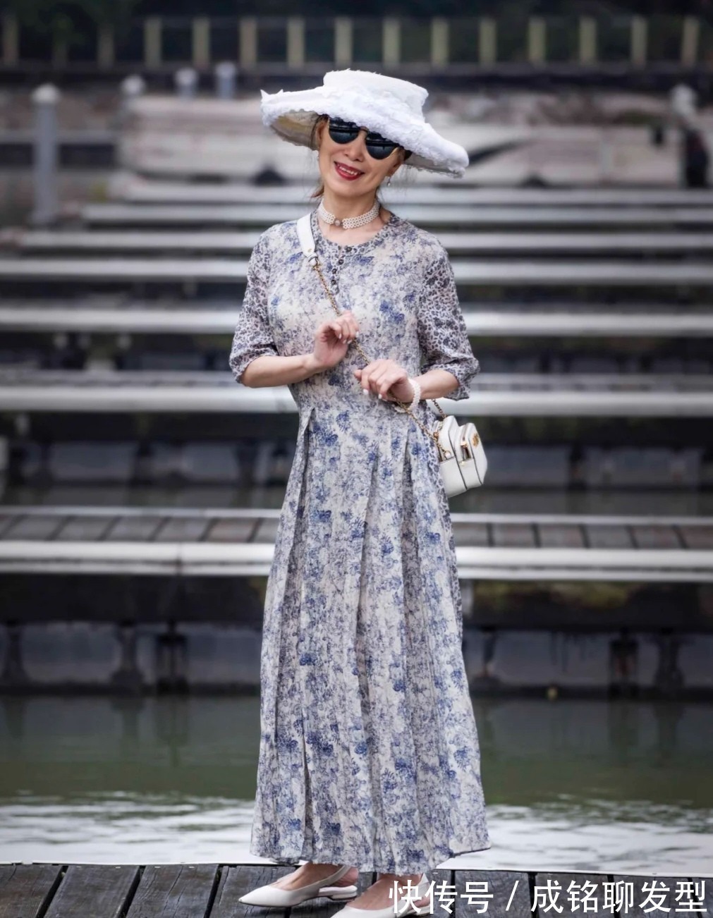 穿搭|这才是60岁奶奶该有的打扮，真实自然不做作，简单随意又显年轻