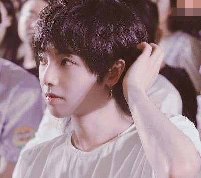 華晨宇咖位到底有多大聽到90后“歌神”對他的稱呼，一般人真不敢用