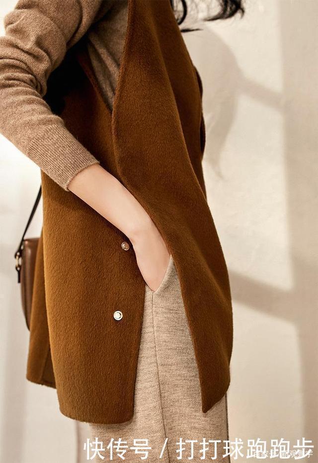 卫衣失宠了今年流行“毛呢背心搭衬衫”,洋气保暖显年轻