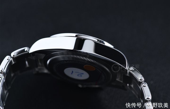 熊猫盘|实物惊艳!品鉴帝舵新款碧湾计时型精钢款腕表