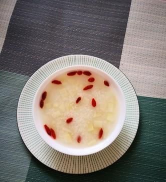 身体|枸杞用处多多,泡茶熬粥都不在话下,营养健康看得见,常食身体好