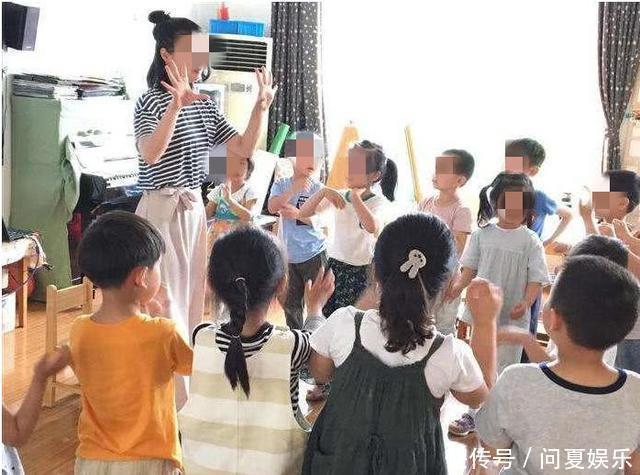 幼儿园“最美老师”火了，台下领舞笑容治愈，网友：想重回幼儿园