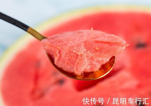 拍打|4种水果是“湿气王”，吃的越多，体内湿气越重，别再往嘴里塞