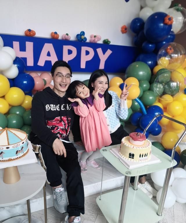 秦凯|中国30岁跳水女神晒女儿!她4岁生日了,和奥运冠军父母太像了