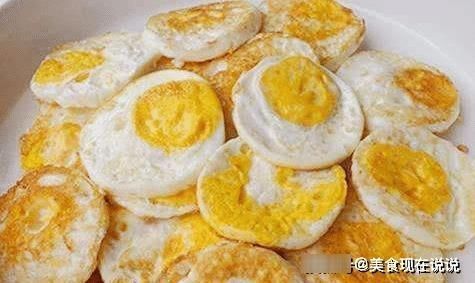 煎荷包蛋直接下锅就“废”了，难怪不圆嫩还粘锅，快学学正确做法