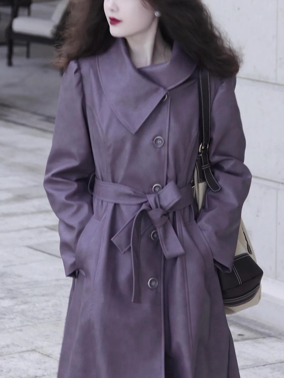 高跟鞋 秋天不一定要穿黑白灰,蓝色v领针织+半身裙,上身照样好看!