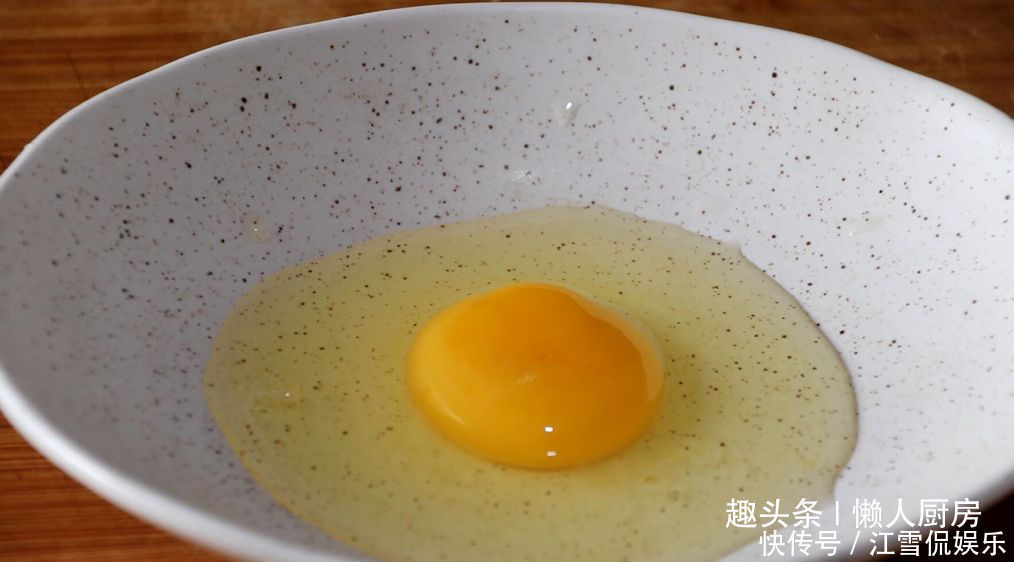  外酥|白粽子别只知道蘸白糖吃，试试新吃法，外酥里糯，越吃越香