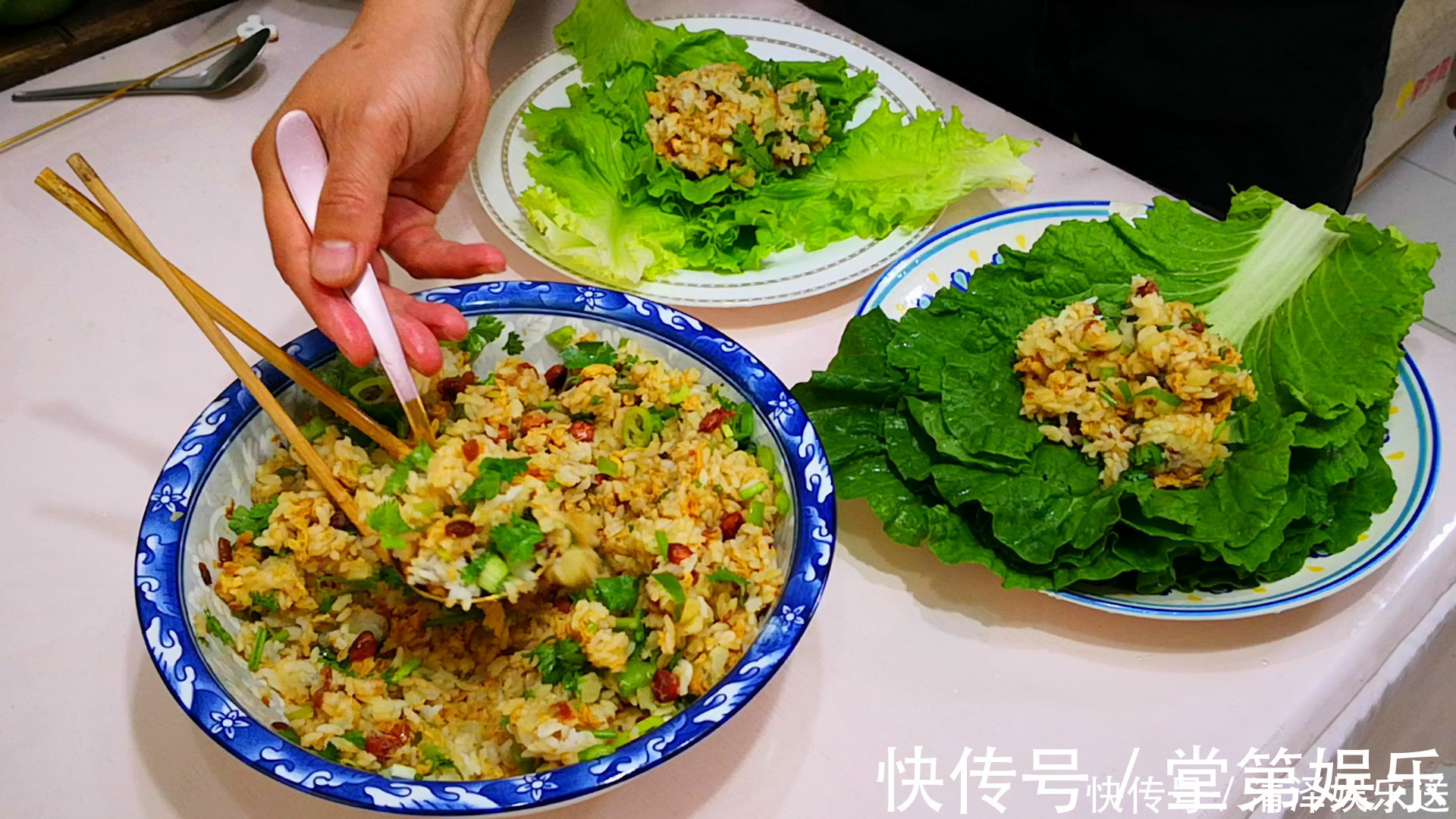 搅拌均匀|吃剩的米饭别再做蛋炒饭，教你农村特色吃法，一顿3个不够吃，香