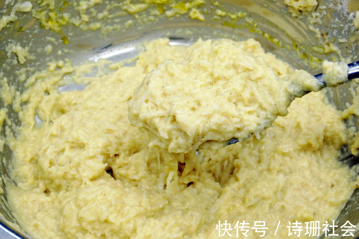 炸丸子|炸萝卜丸子,别再放面粉了,多加这2味料,金黄酥脆,凉了也不硬