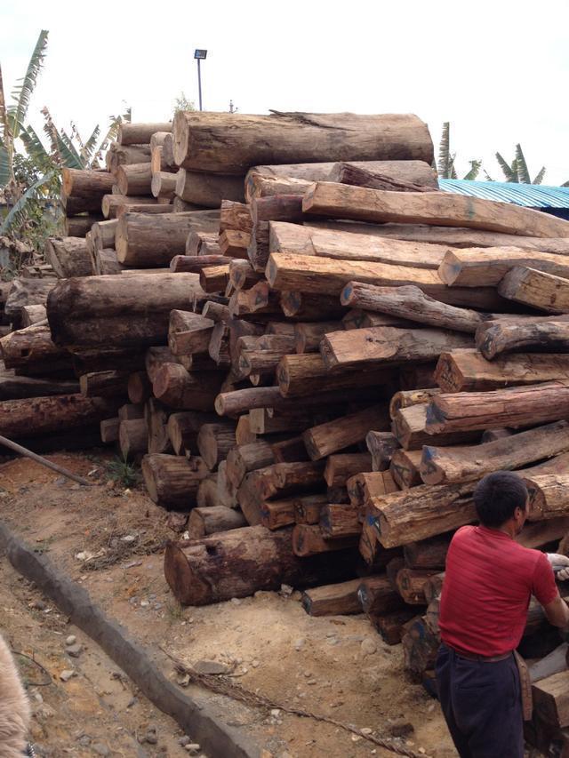 红木|越来越多人不买红木家具了,又土又难看!还不如花几千块钱这样弄