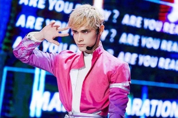 利路修为回家能有多努力？采访假装中文不好，换“马甲”参加比赛