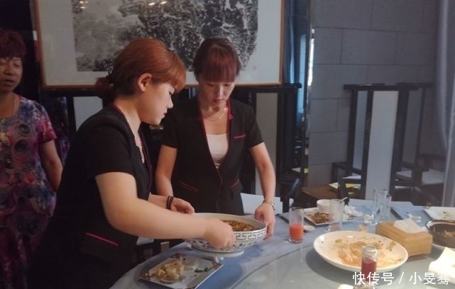 饭店|为什么饭店服务员不敢吃客人剩下的菜？看完才明白其背后原因