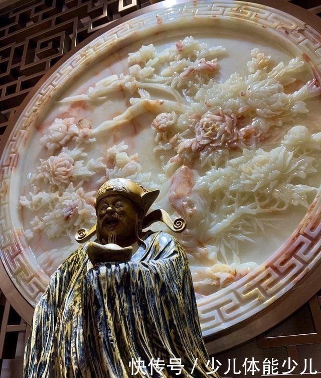 红木|土豪砸下千万,打造第一红木豪宅,一眼看过去都是人民币!