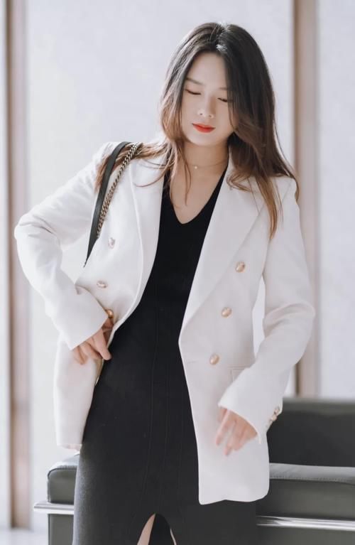 “ 春外套 ”我爱惨了！2021年这么穿，流行极了