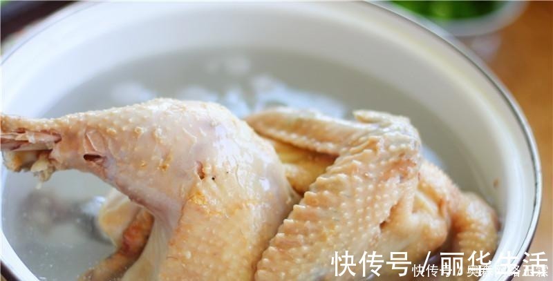 这才是白斩鸡的正确做法, 饭店大厨绝不外传的好吃秘诀!