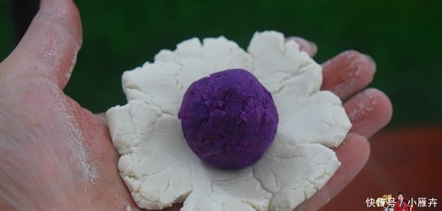 试试看|妈妈教我的紫薯糯米糍粑,做法和配方全在这里,你也做来试试看吧