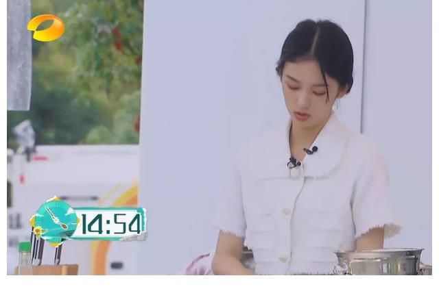 客人|这是什么中餐厅？每天只接待8桌客人还频出状况，只提供一个套餐