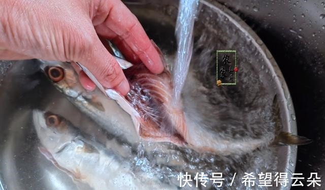 降温了，孩子就馋这蒸菜，三天两头蒸一盘，好吃不上火香辣又美味！