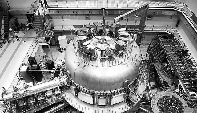 我国新一代“人造太阳”首次放电成功