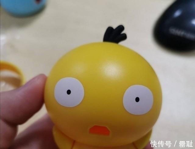 二次元|“奶奶玩手办”系类:女帝跟路飞互换身体,哆啦A梦被太阳晒融